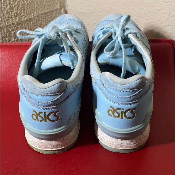 Size 9 Powder Blue ASICS - Picture 4 of 4